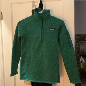 Green Patagonia pullover